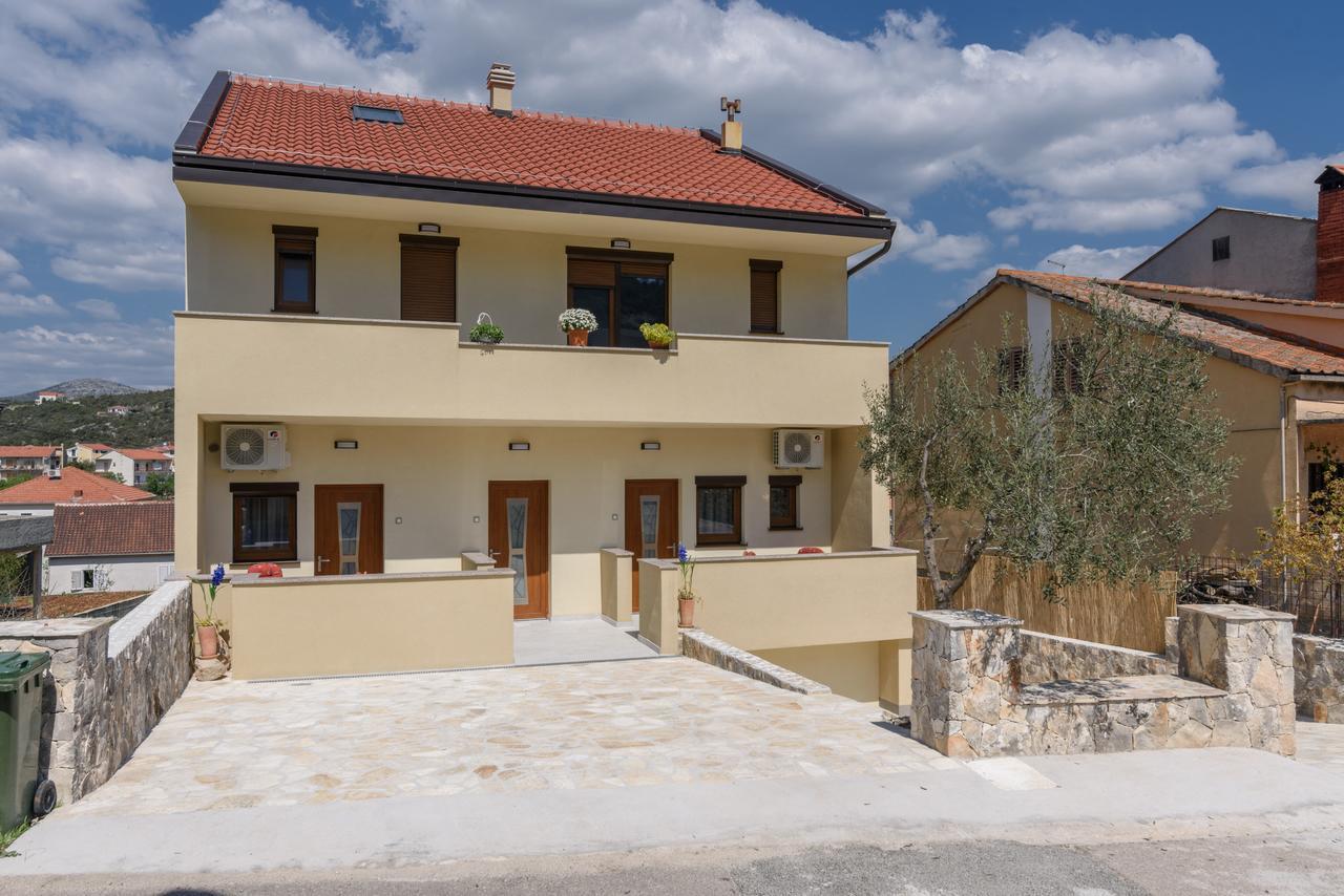 Apartmani Marko I Ana Marina Exterior photo