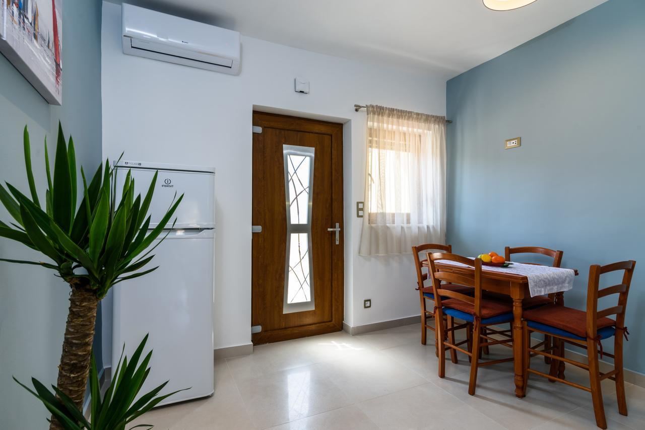 Apartmani Marko I Ana Marina Exterior photo