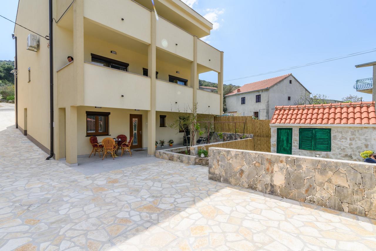 Apartmani Marko I Ana Marina Exterior photo