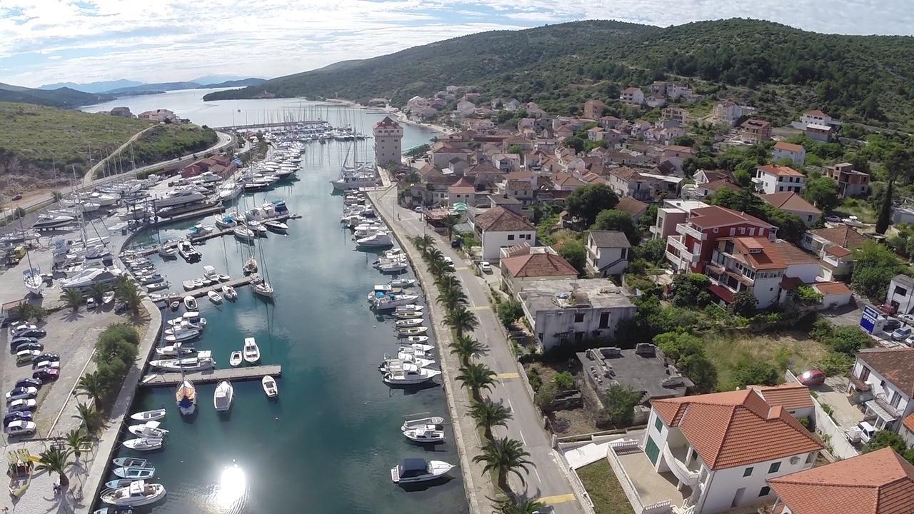Apartmani Marko I Ana Marina Exterior photo